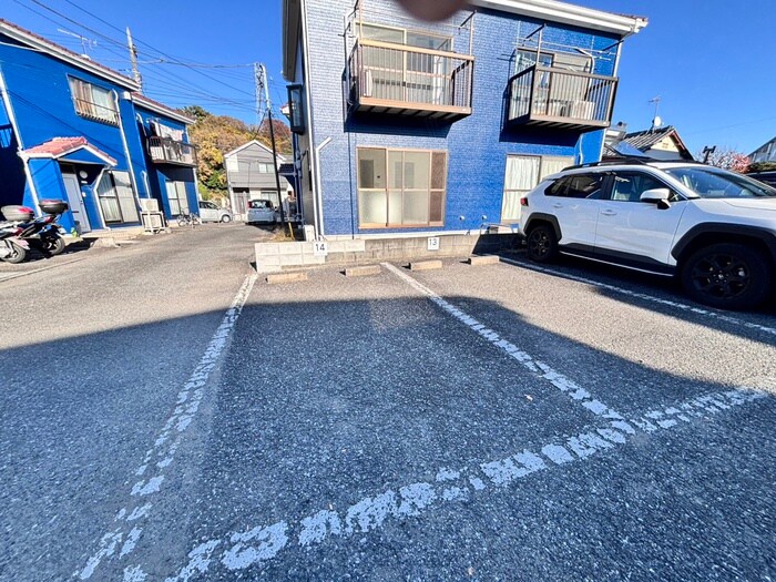 物件外観写真6　(駐車場)