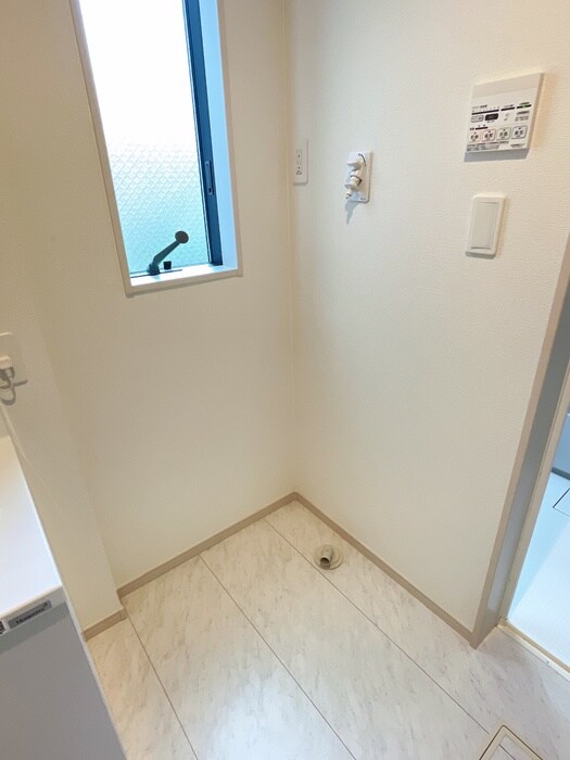 物件内観写真15　(洗濯機置場)