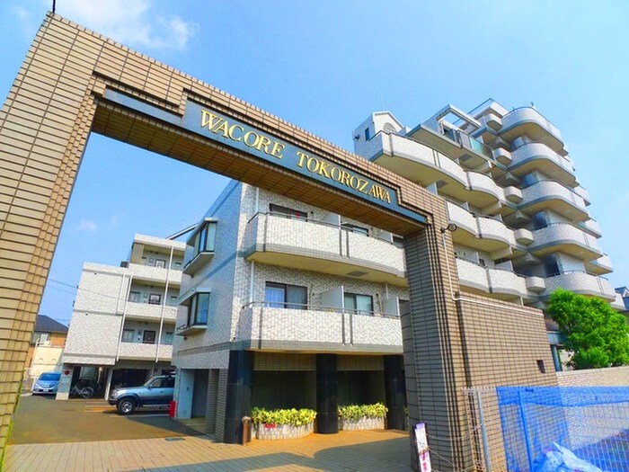 物件外観写真2　(エントランス部分)