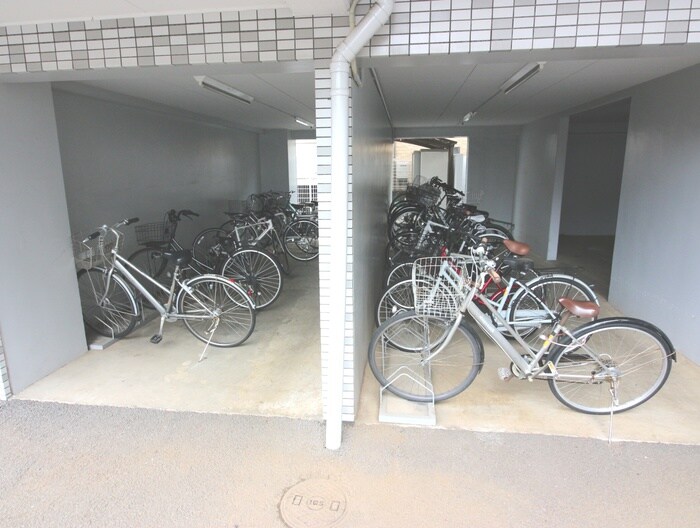 物件外観写真4　(駐輪場)