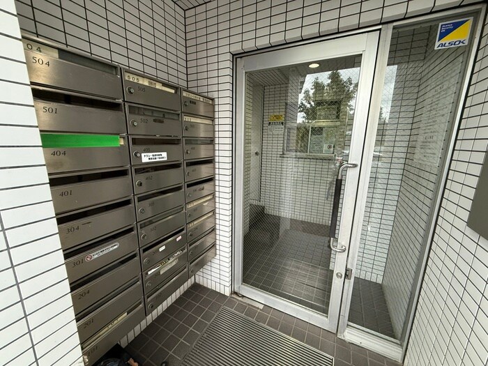 物件外観写真4　(エントランス部分)