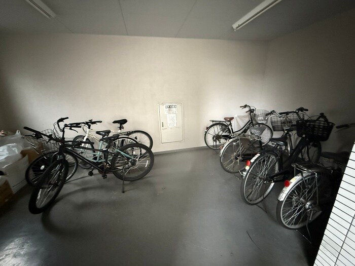 物件外観写真6　(駐輪場)