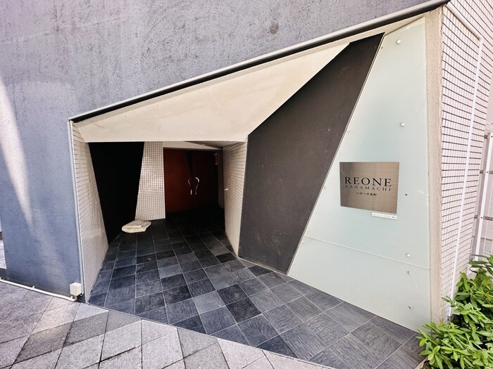 物件外観写真2　(エントランス部分)