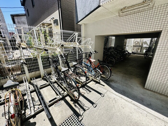 物件外観写真5　(駐輪場)