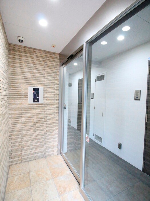 物件外観写真4　(エントランス部分)