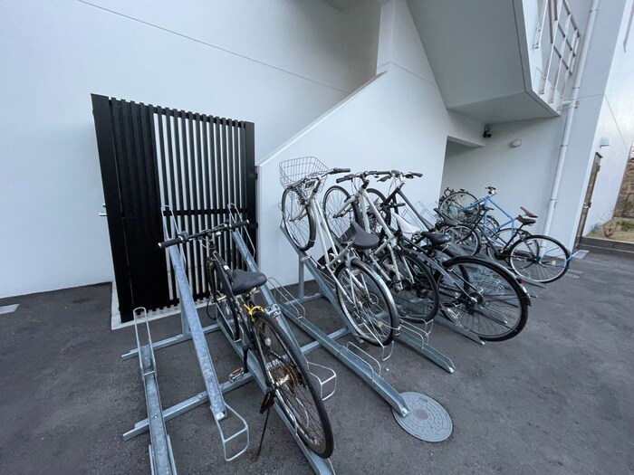 物件外観写真3　(駐輪場)