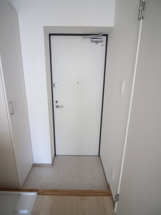 物件内観写真13　(玄関)