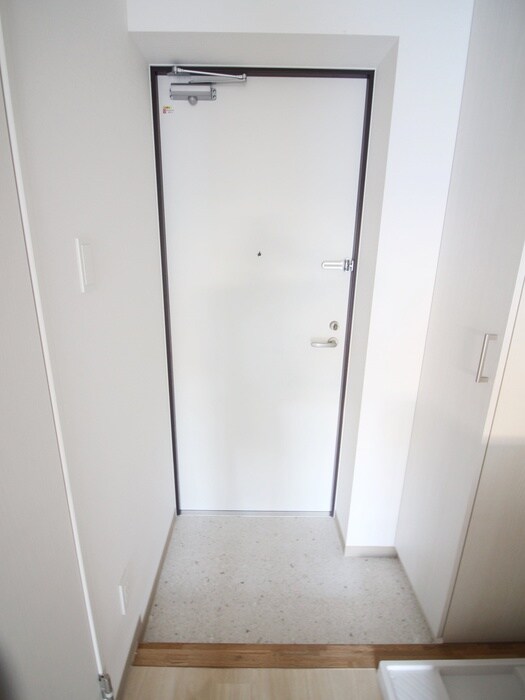 物件内観写真13　(玄関)