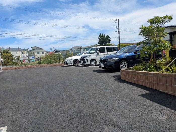 物件外観写真4　(駐車場)
