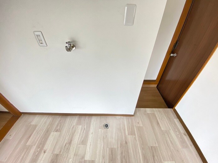 物件内観写真12　(洗濯機置場)