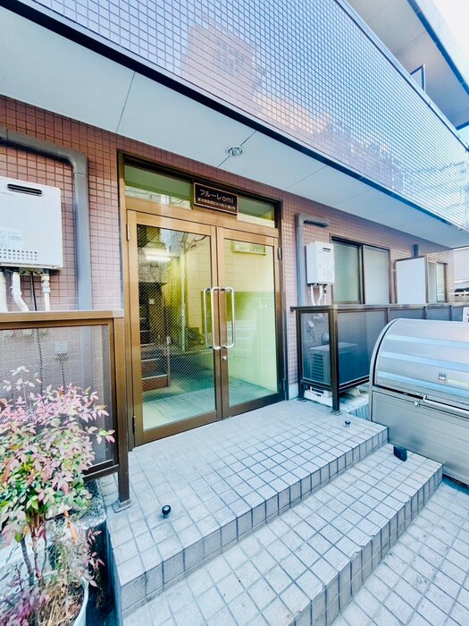 物件外観写真4　(エントランス部分)