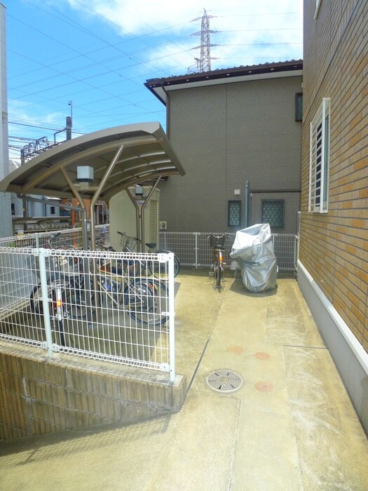 物件外観写真3　(駐輪場)