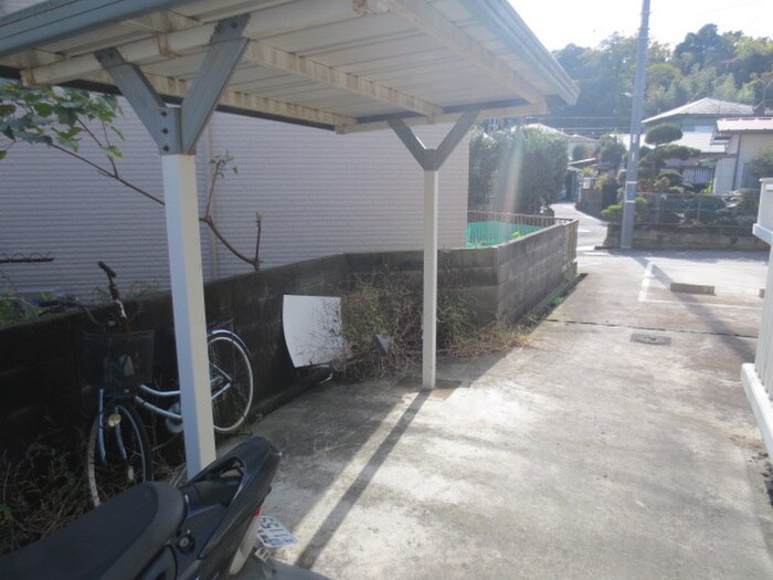 物件外観写真2　(駐輪場)