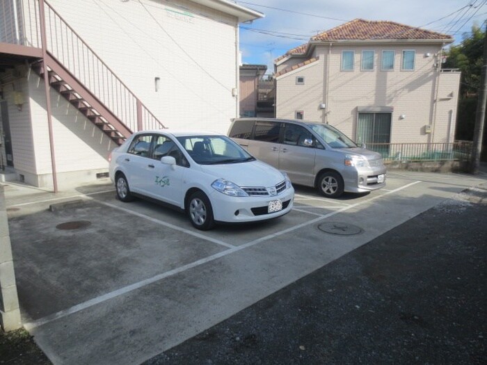 物件外観写真3　(駐車場)