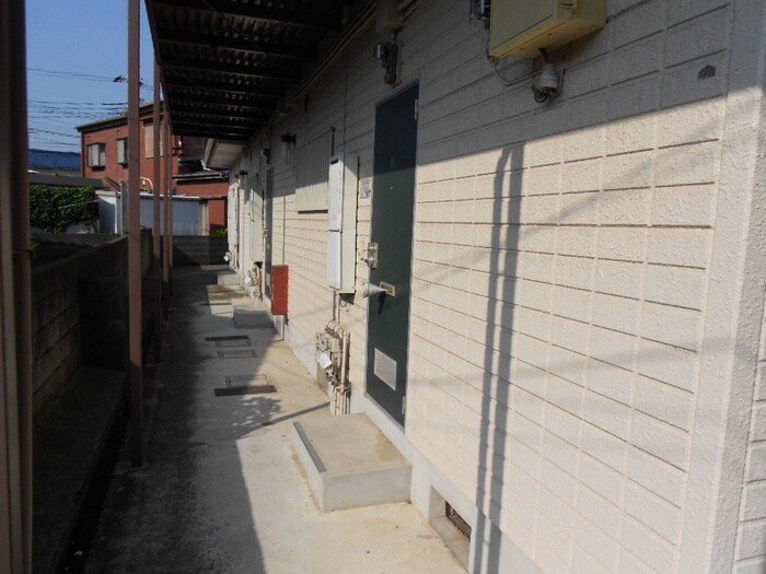 物件外観写真4　(エントランス部分)