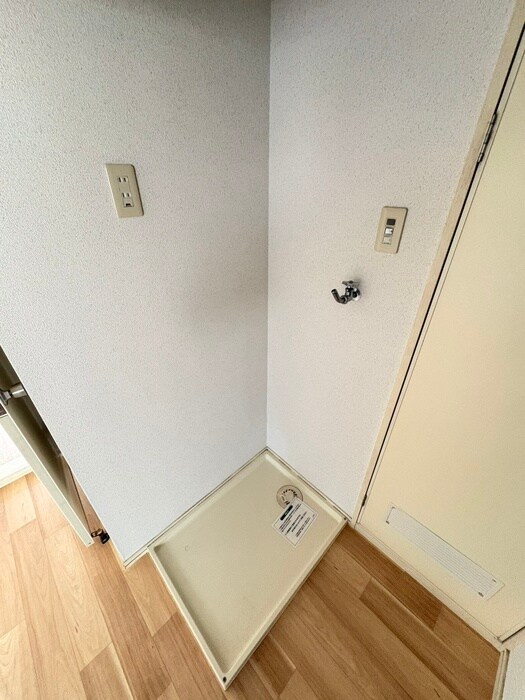 物件内観写真14　(洗濯機置場)