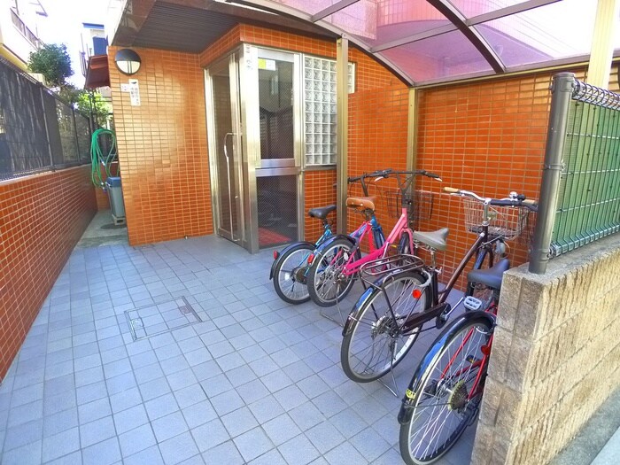 物件外観写真4　(駐輪場)