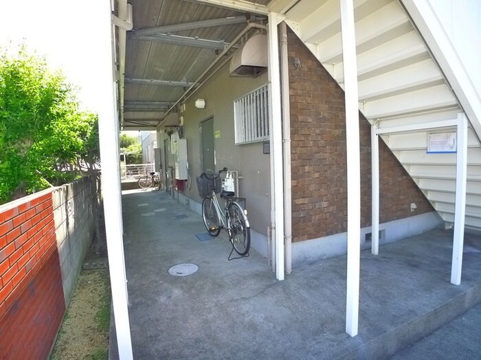 物件外観写真4　(エントランス部分)