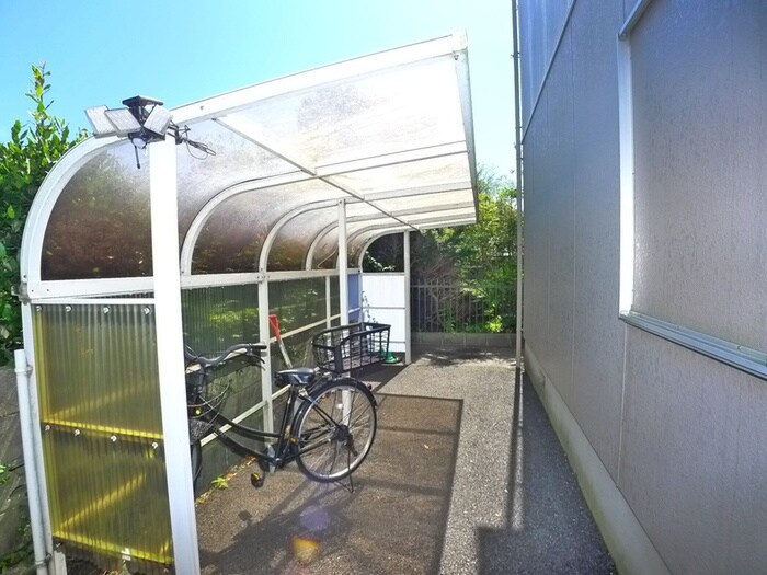 物件外観写真5　(駐輪場)