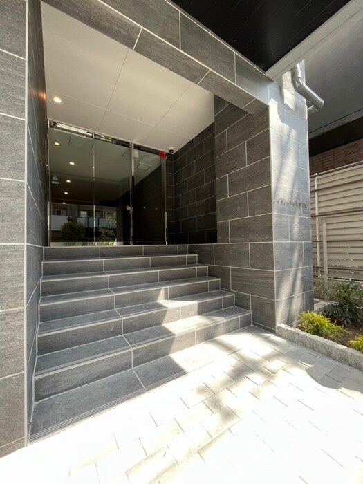 物件外観写真5　(エントランス部分)