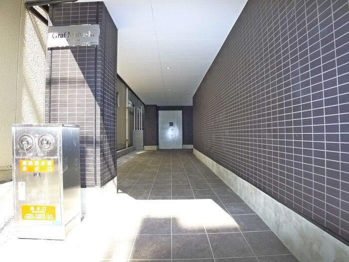 物件外観写真4　(エントランス部分)