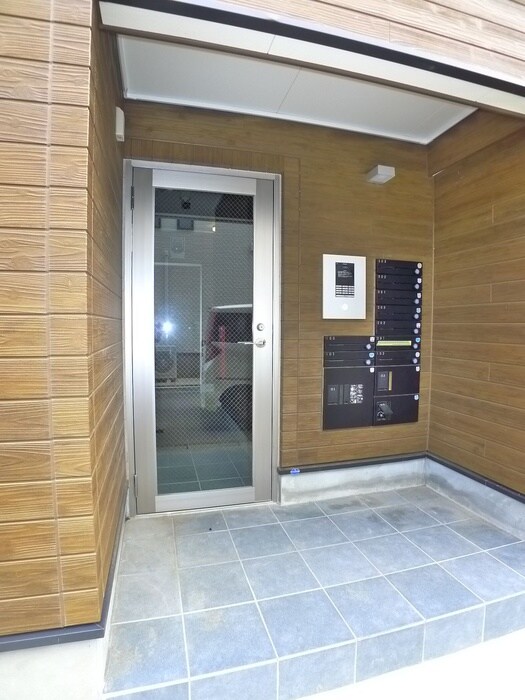 物件外観写真3　(エントランス部分)