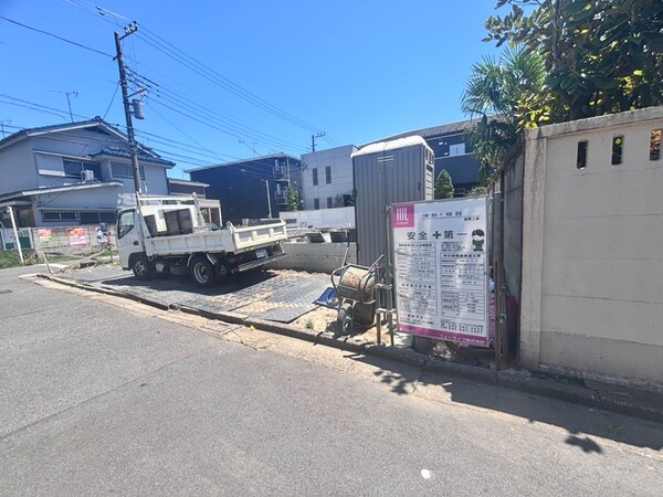 建築中