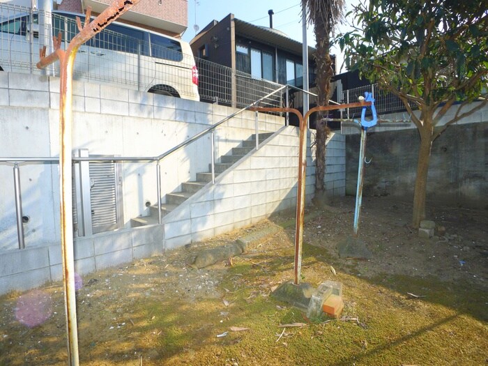 物件外観写真3　(駐輪場)