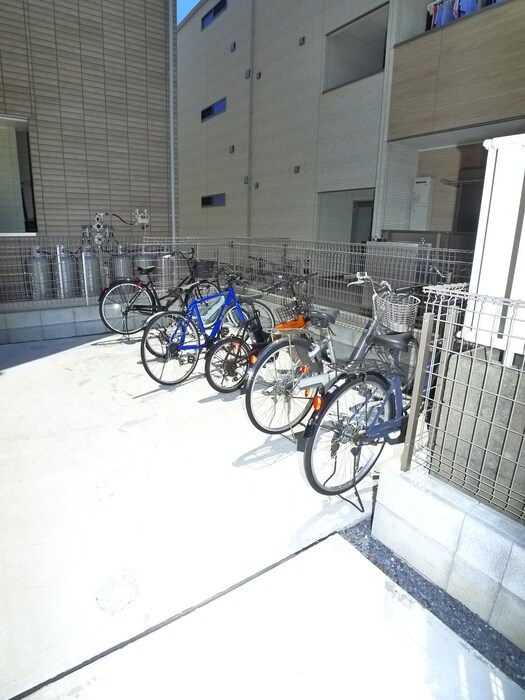 物件外観写真3　(駐輪場)