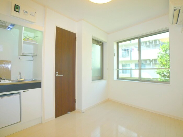 物件内観写真8　(室内からの展望)