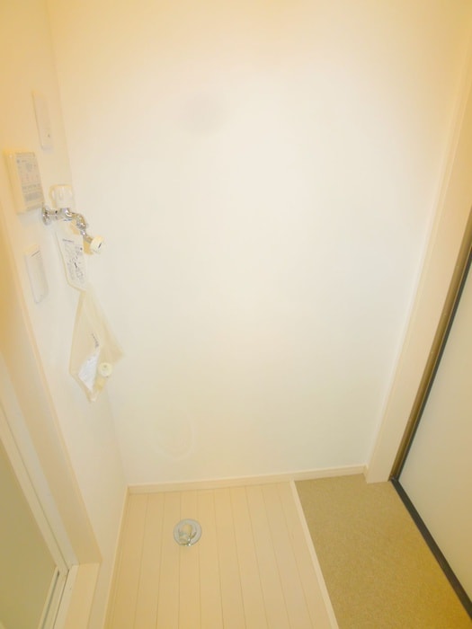 物件内観写真15　(洗濯機置場)