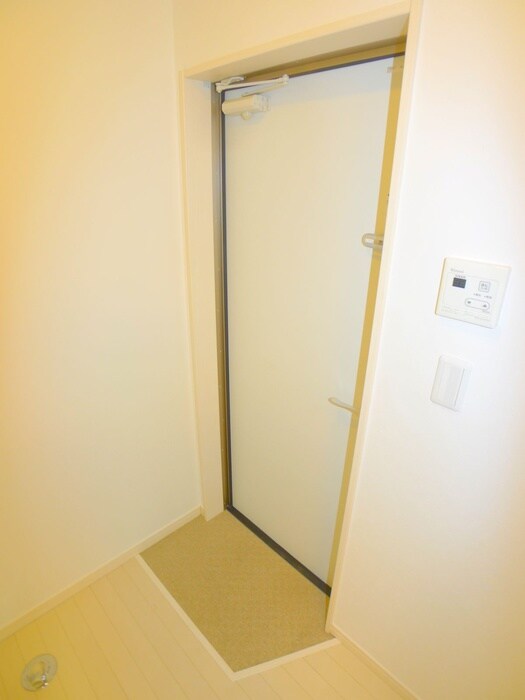 物件内観写真15　(玄関)
