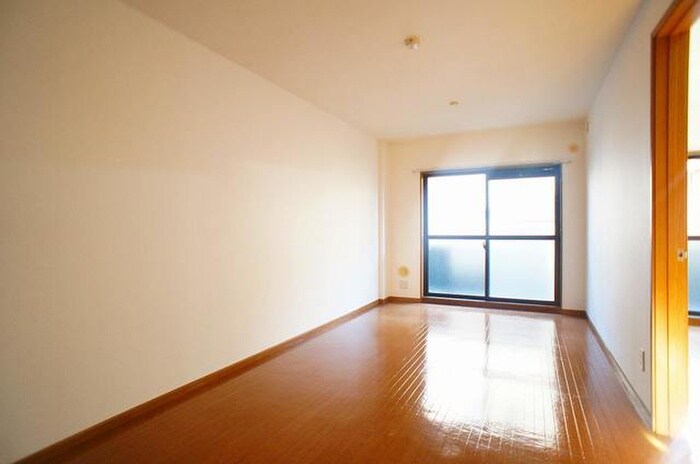 物件内観写真4　(室内からの展望)