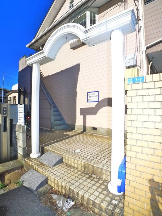 物件外観写真2　(エントランス部分)