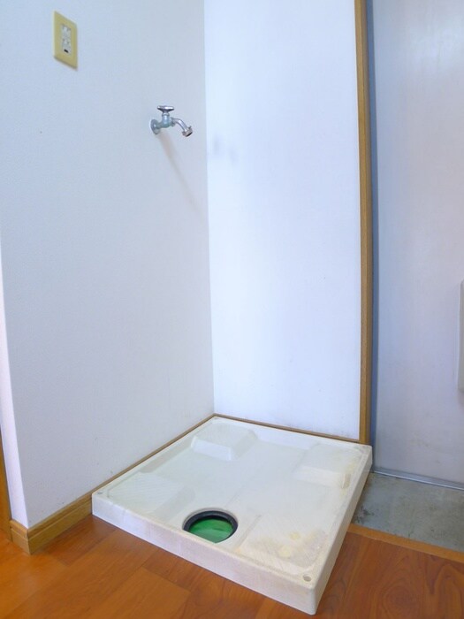 物件内観写真18　(洗濯機置場)