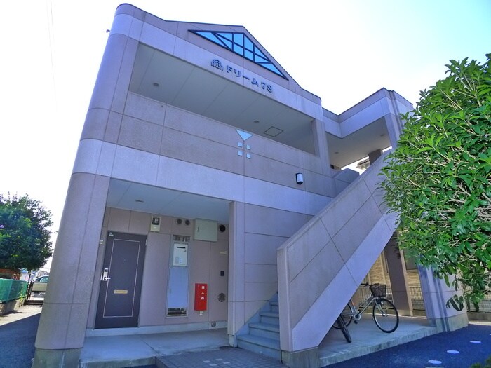 物件外観写真2　(エントランス部分)