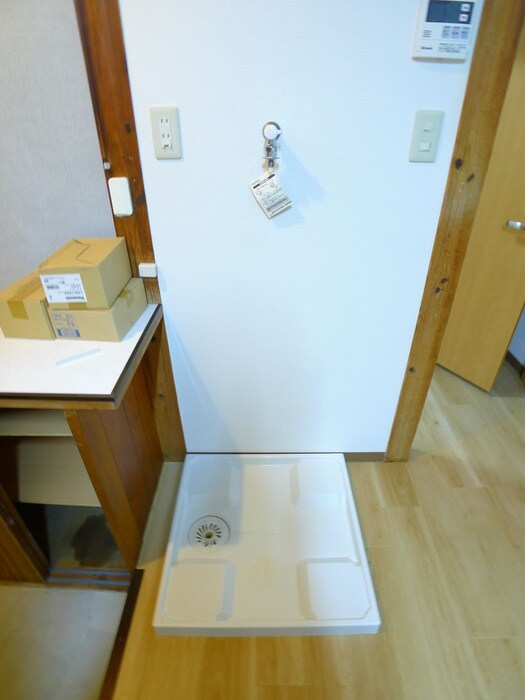 物件内観写真11　(洗濯機置場)