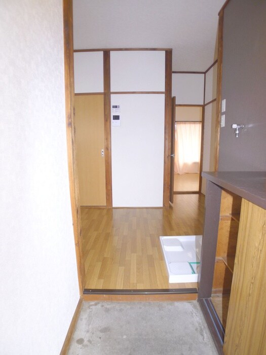 物件内観写真18　(玄関)