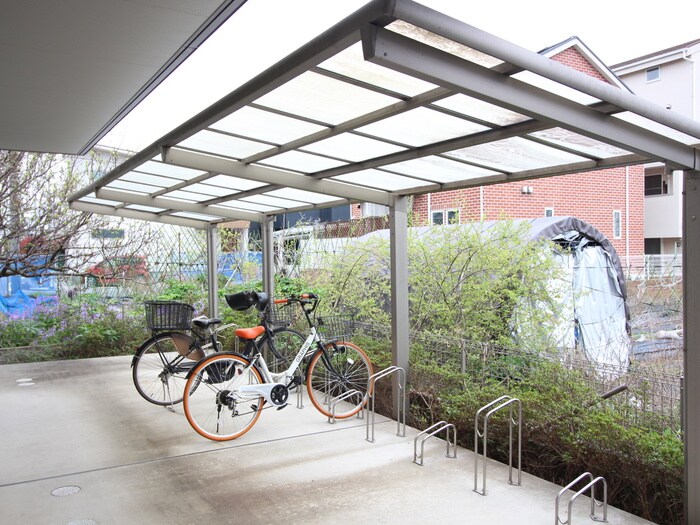 物件外観写真2　(駐輪場)