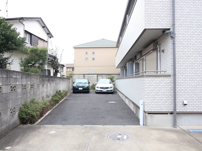 物件外観写真6　(駐車場)