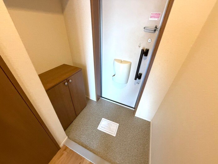 物件内観写真16　(玄関)