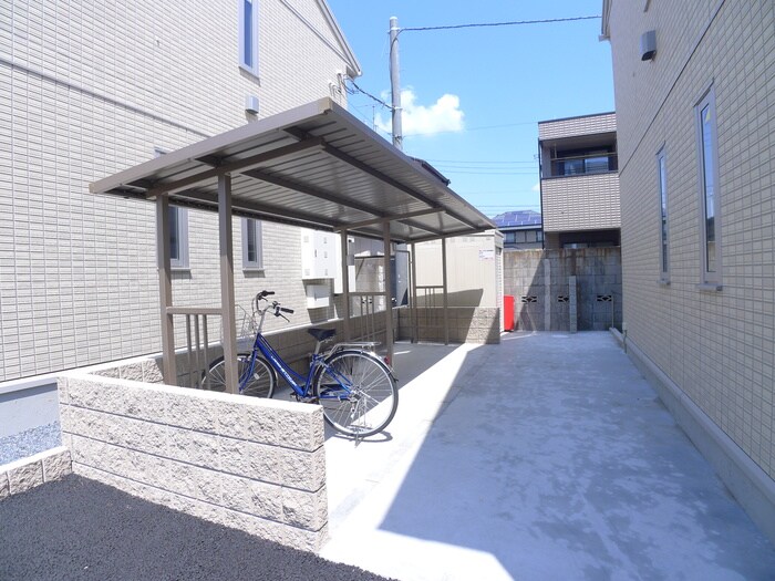 物件外観写真3　(駐輪場)