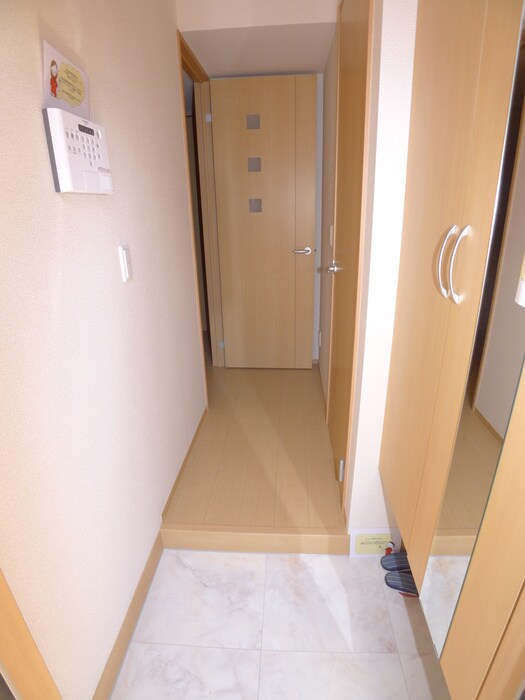 物件内観写真13　(玄関)