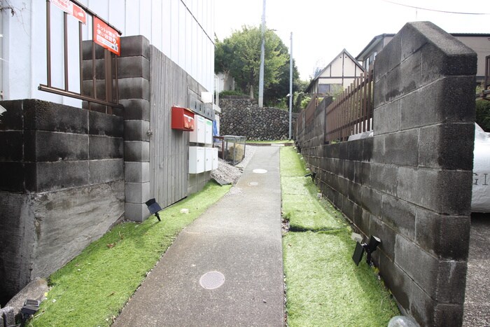 物件外観写真6　(エントランス部分)