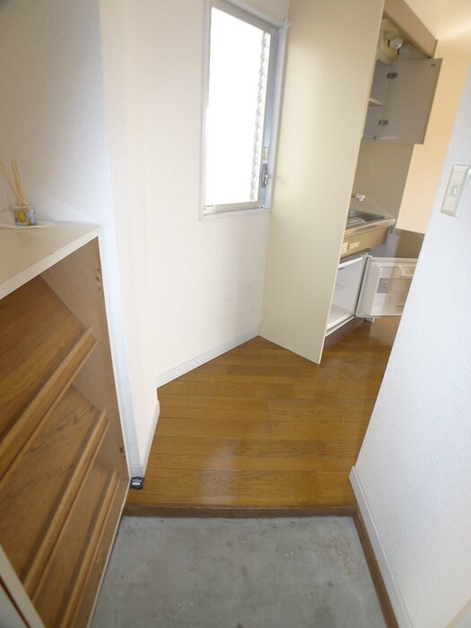 物件内観写真5　(玄関)