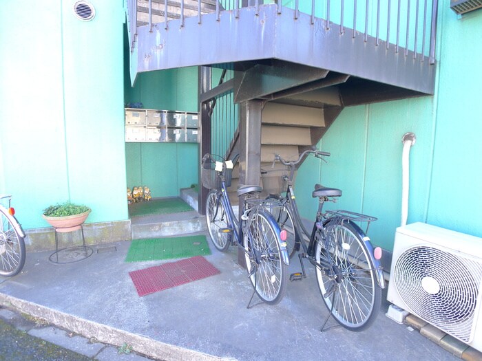 物件外観写真3　(駐輪場)