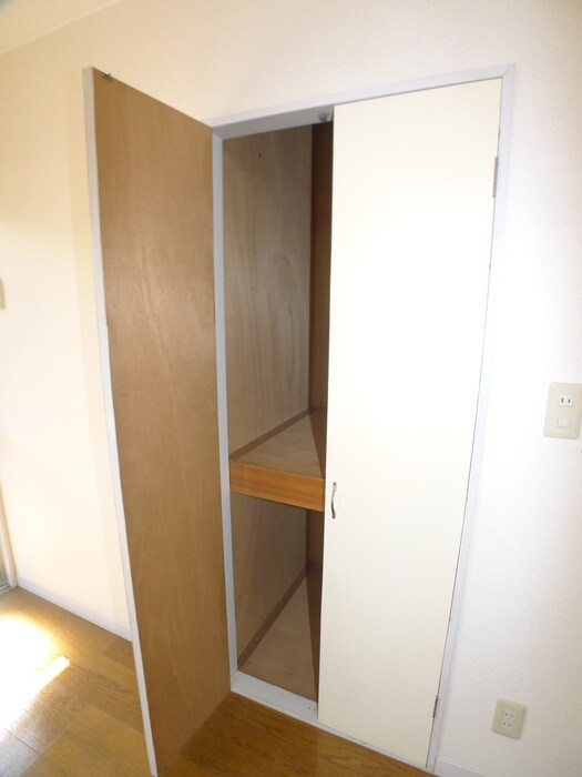 物件内観写真10　(収納)