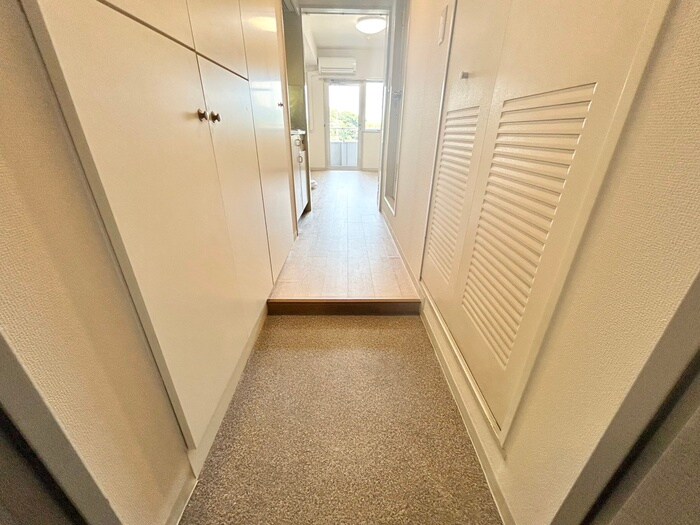 物件内観写真11　(玄関)