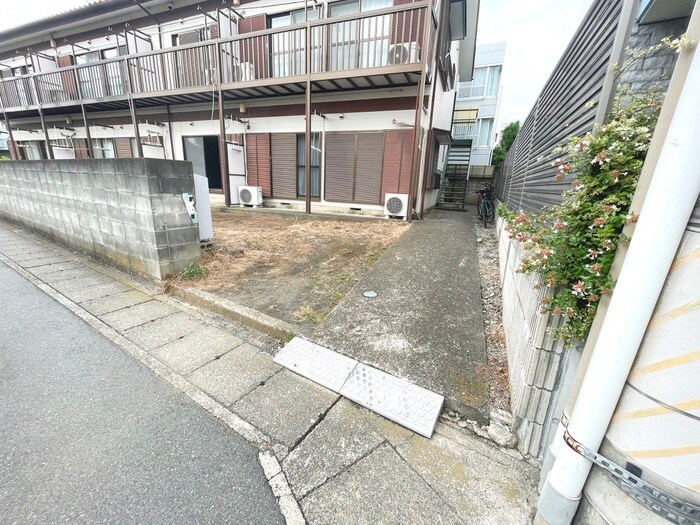 物件外観写真2　(エントランス部分)