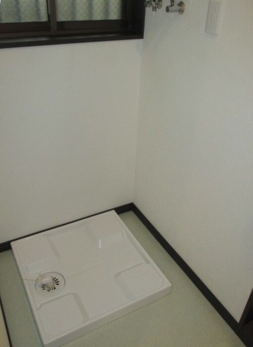 物件内観写真11　(洗濯機置場)